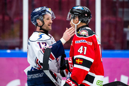 Linköpings Sebastian Karlsson kramar om Malmö Redhawks