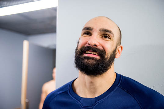 Linköpings Daniel Rahimi ler när han blir intervjuad