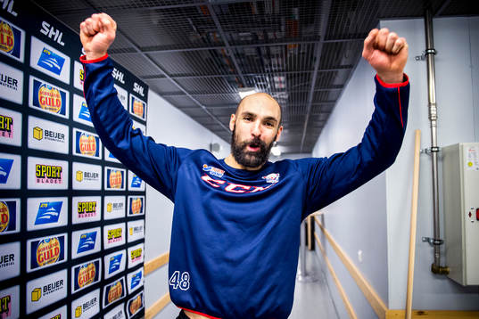 Linköpings Daniel Rahimi firar