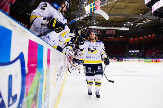 s Mattias Tedenby jublar