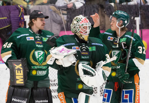 Färjestads målvakt Justin Pogge och Magnus Nygren klappar