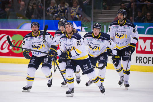 s Chris Abbott, Simon Önerud, målskytten Mattias Tedenby,