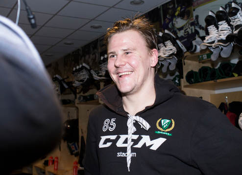 Färjestads Mikael Johansson i omklädningsrummet