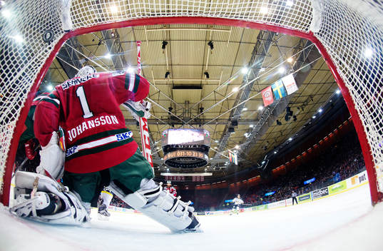 Frölundas målvakt Lars Johansson släpper in 0-2 målet
