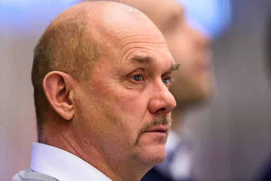 Örebros huvudtränare Kent Johansson på uppvärmning