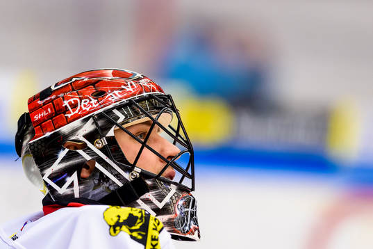 Örebros målvakt Julius Hudacek på uppvärmning