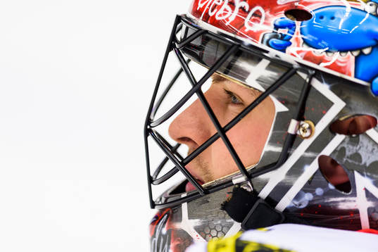 Örebros målvakt Julius Hudacek på uppvärmning