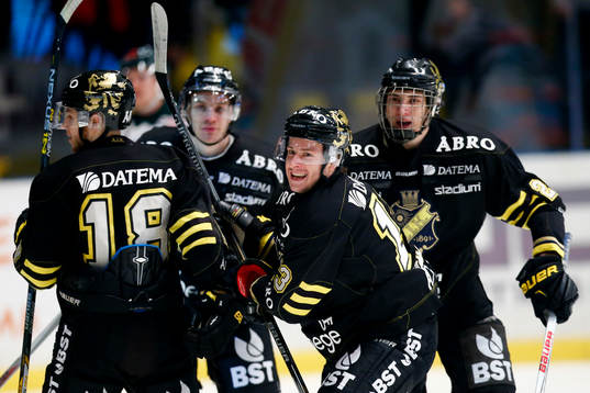 s Marcus Jonsson jublar
