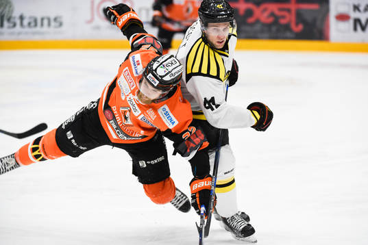 Karlskronas Anton Grundel och Brynäs Greg Scott