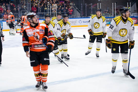 Brynäs Petr Vrana har gjort 1-0 och jublar