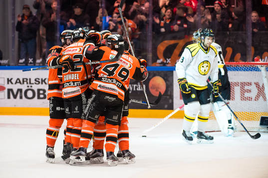 Karlskronas Alexander Bergström har gjort 1-1