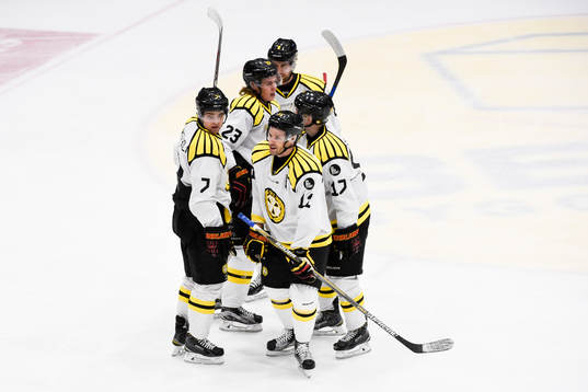 Brynäs Lucas Carlsson jublar
