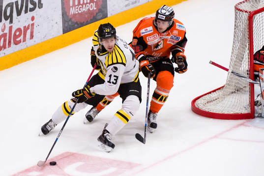 Brynäs Sondre Olden och Karlskronas Emil Larsson