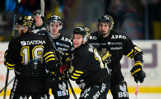 s Marcus Jonsson (m) gör 1-0 till AIK