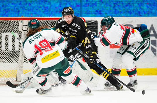 s Daniel Olsson Trkulja oroar framför Tingsryds mål