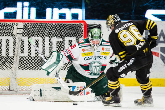 s Robin Kovacs gör mål på straff på Tingsryds målvakt