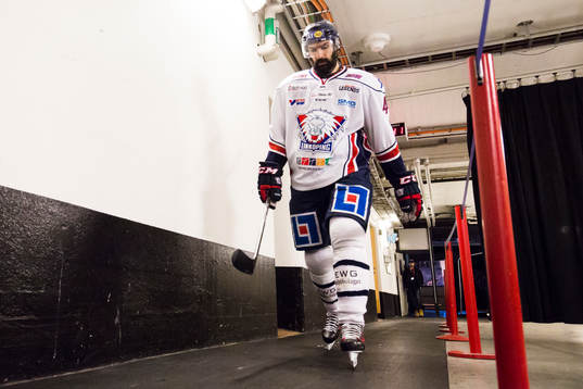 Linköpings Daniel Rahimi på väg till omklädningsrummet