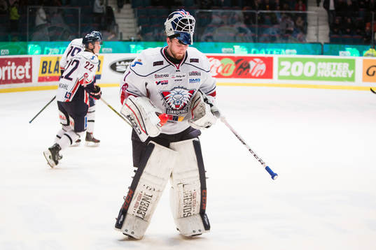 Linköpings målvakt Marcus Högberg deppar