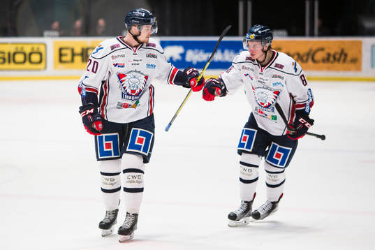 Linköpings Nick Sörensen jublar med Gustav Forsling