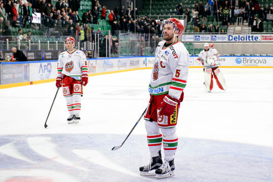 Modos Noah Welch lämnar isen