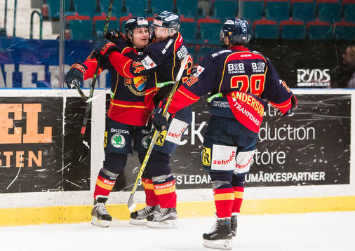 Djurgårdens Patrick Thoresen jublar med Daniel Brodin och