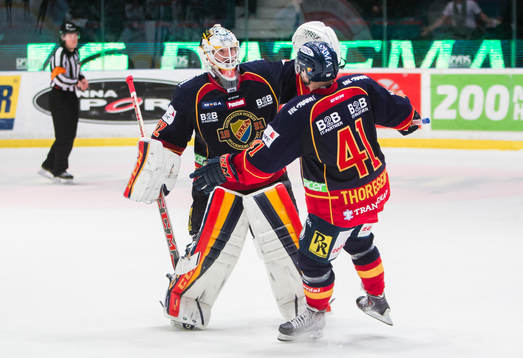 Djurgårdens målvakt Mikael Tellqvist jublar med Patrick