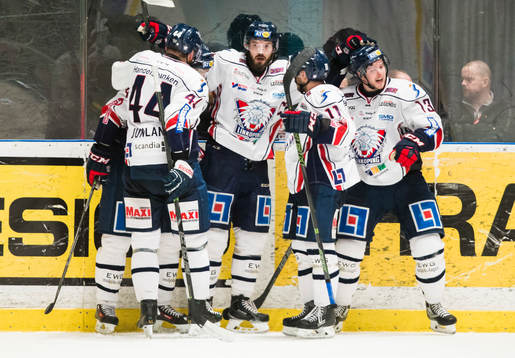 Linköpings Niklas Persson jublar med Jonas Junland ,