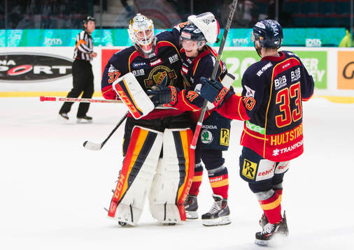 Djurgårdens målvakt Mikael Tellqvist jublar med Patrick