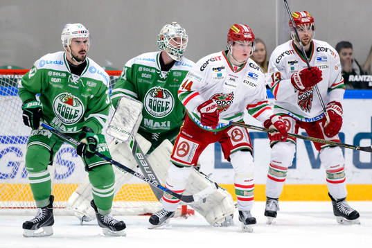 Rögles Ivan Baranka och Modos Carl Grundström framför