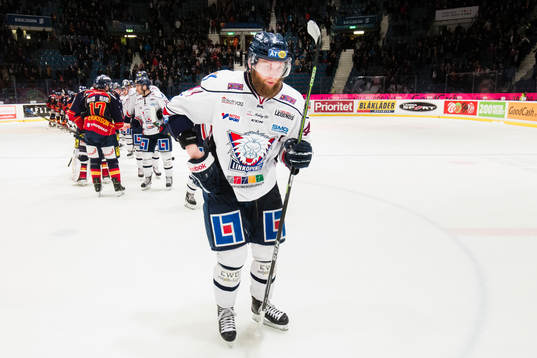Linköpings Jonas Junland deppar