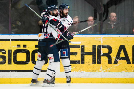 Linköpings Niklas Persson jublar med Daniel Rahimi