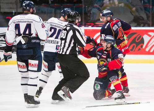 Djurgårdens Matt Anderson i ett bråk med Linköpings Nick