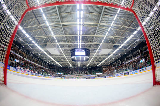 Vy inifrån målet över Lindab Arena