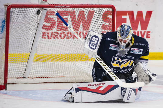 Skellefteås Adam Pettersson (ej i bild) gör 0-1 bakom