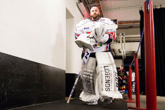 Linköpings målvakt David Rautio på väg till