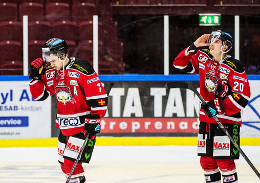 Malmö Redhawks Nils Andersson och Henrik Hetta deppar