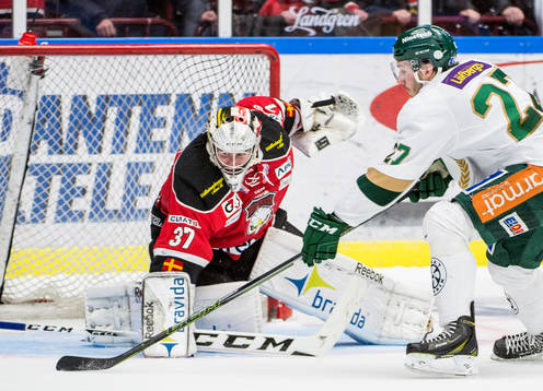 Färjestads John Persson lägger straff på Malmö Redhawks