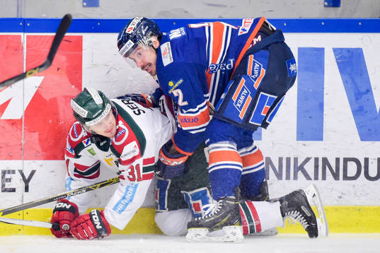 Frölundas Nicklas Lasu och Växjös Teemu Laakso