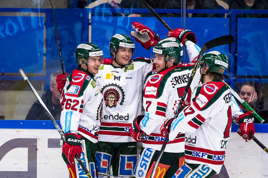 Frölundas Artturi Lehkonen och Jacob Larsson jublar