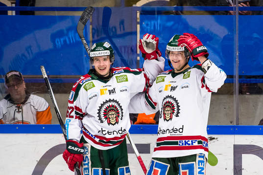 Frölundas Artturi Lehkonen och Jacob Larsson jublar