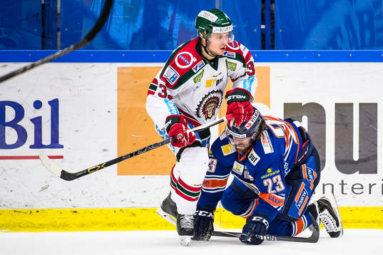Växjös Ville Leino faller