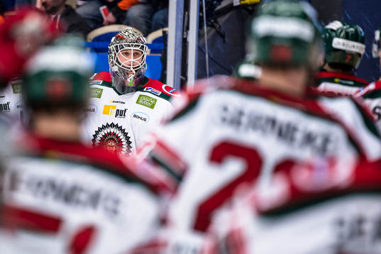 Frölundas målvakt Lars Johansson jublar