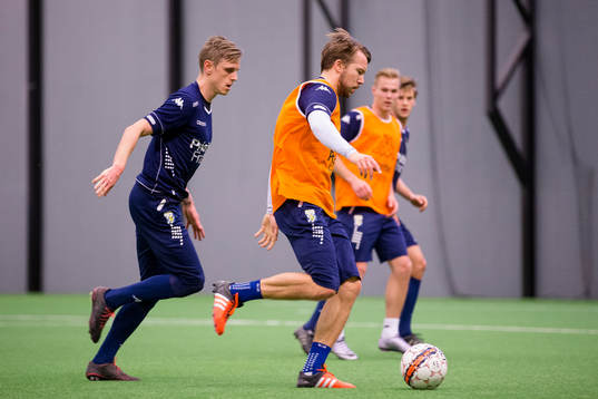 IFK Göteborgs Adam Johansson mot Sören Rieks