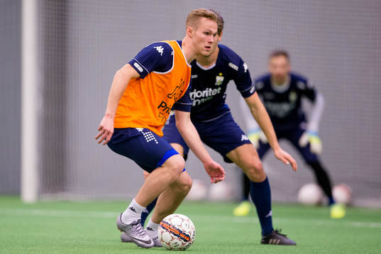 IFK Göteborgs Gustav Engvall mot Walker Zimmerman