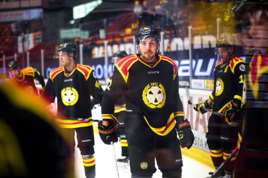 Brynäs Marc Zanetti före ishockeymatchen i SHL mellan