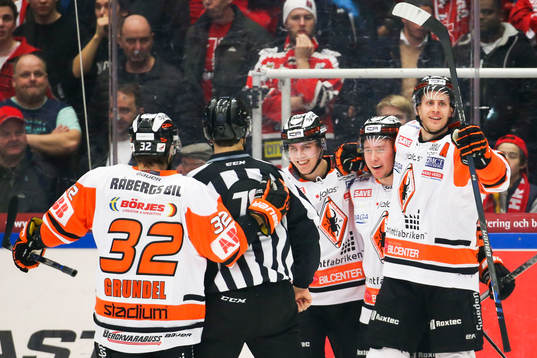 Karlskronas Filip Cruseman jublar