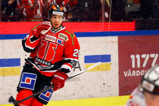 Örebros Greg Squires jublar
