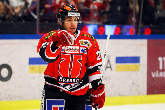Örebros Greg Squires jublar