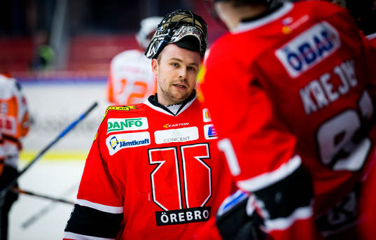 Örebros målvakt Julius Hudacek deppar
