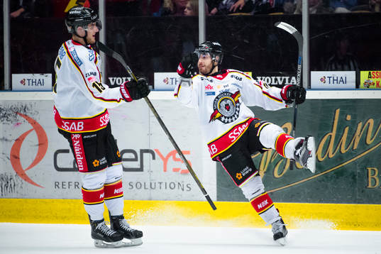 Luleås Christian Jaros och Jacob Micflikier jublar